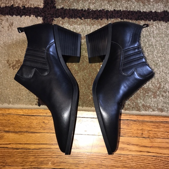 Abound Black Pointed Western Ankle Booties - Picture 5 of 8